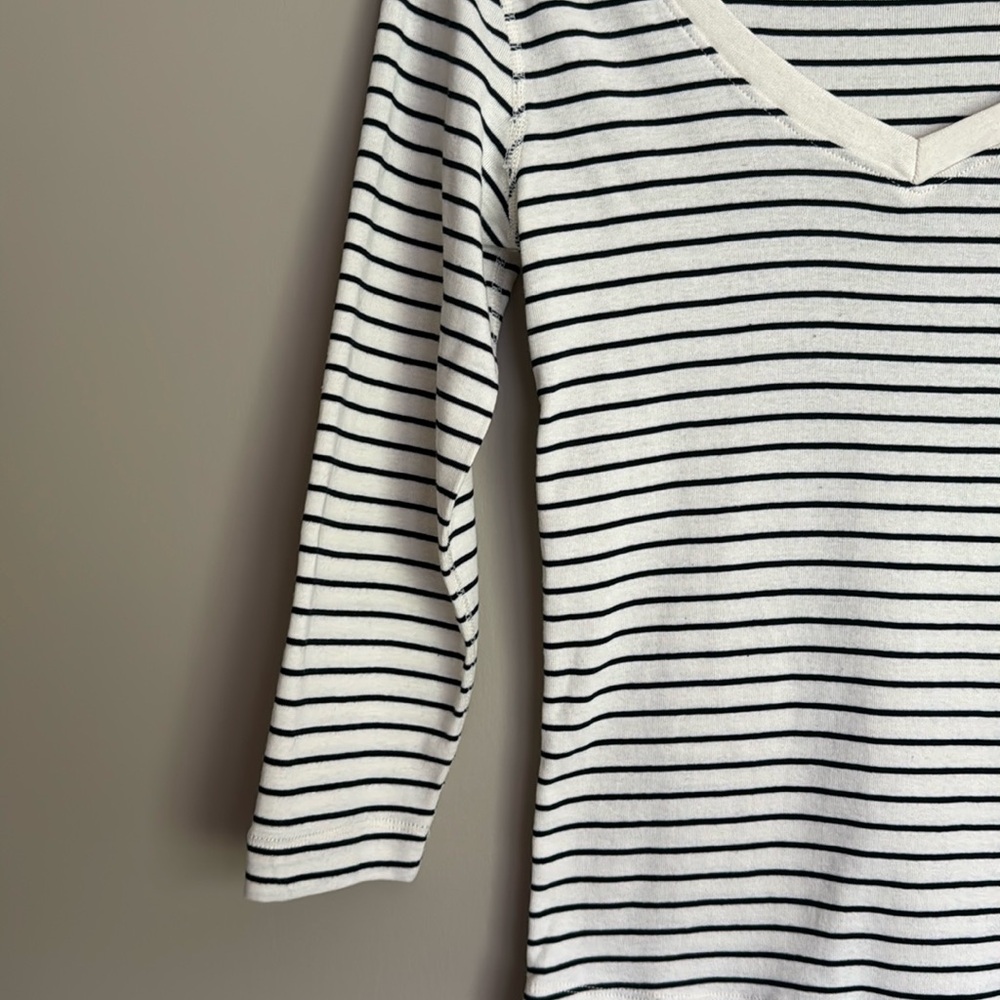 NWT- Three Dots vneck 3/4 sleeve striped shirt Egret & black striped, size XS - Picture 3 of 10
